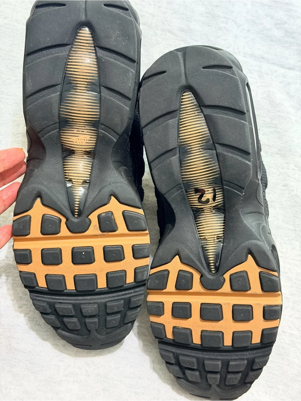 Nike Air Max 95 Black Elemental Gold Men’s 10.5 DM0011-004 Black Tan Sneakers